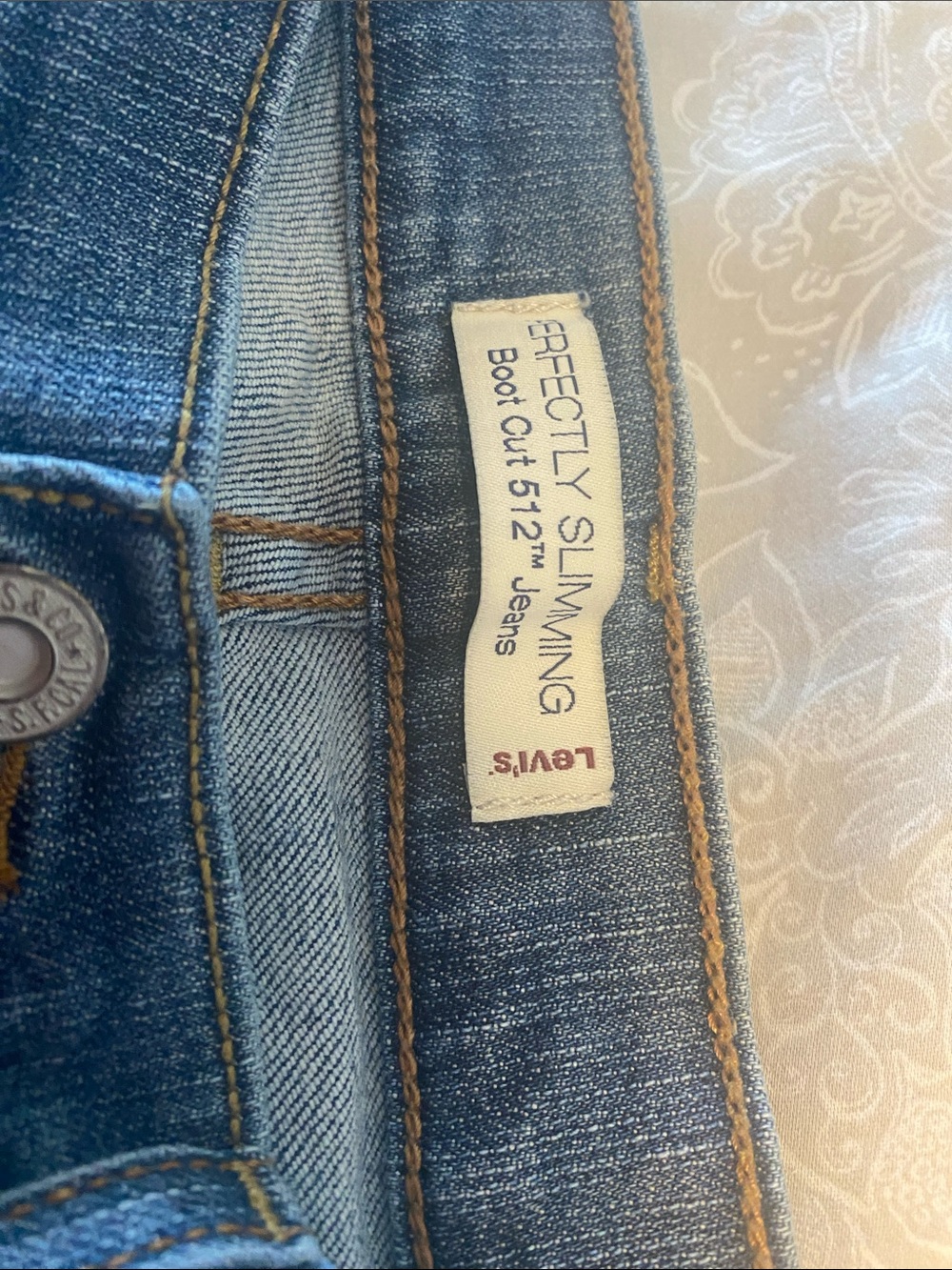 Levi's Boot Cut Jeans in Classic Blue with Contrast Stitching